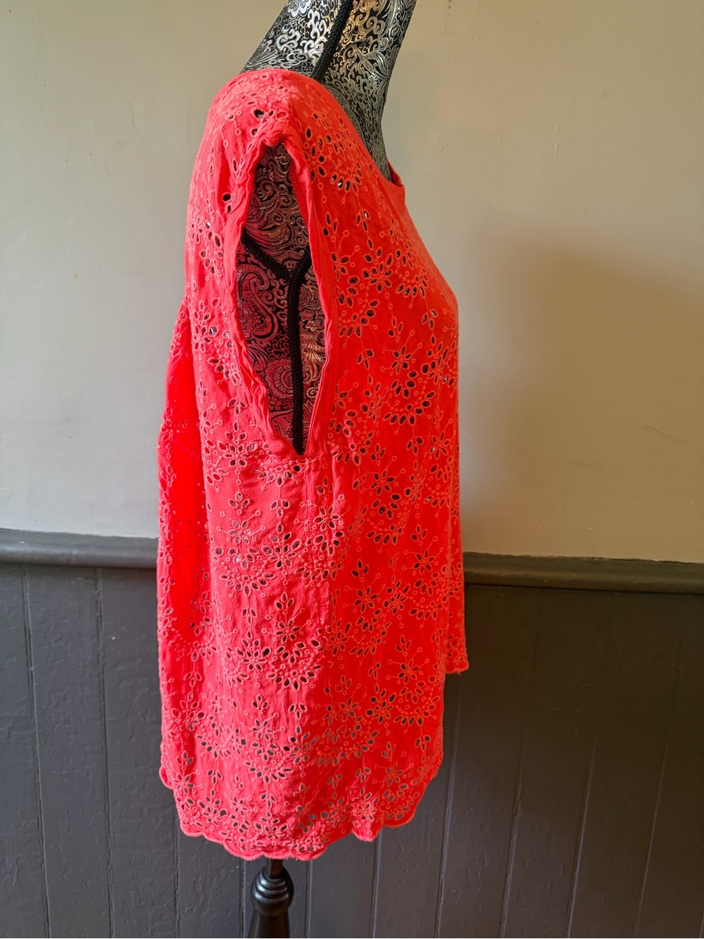 Democracy Red Eyelet Sleeveless Tank - Picture 5 of 8